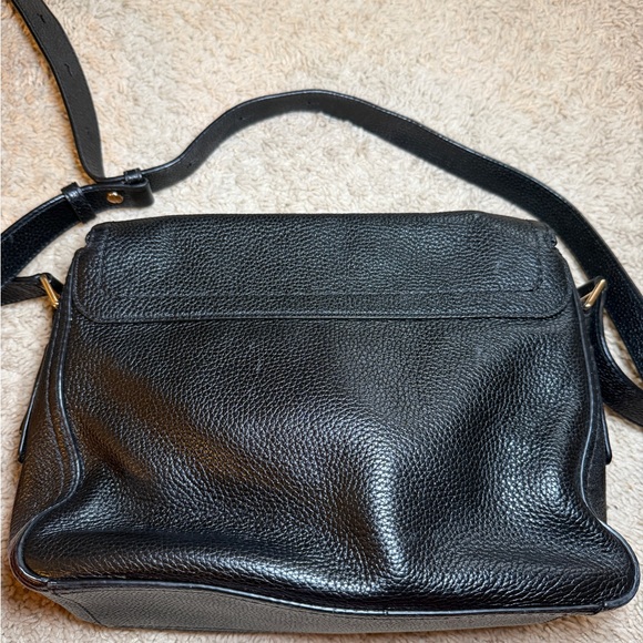 Marc Jacobs Elegant Black Crossbody Bag - Picture 3 of 4